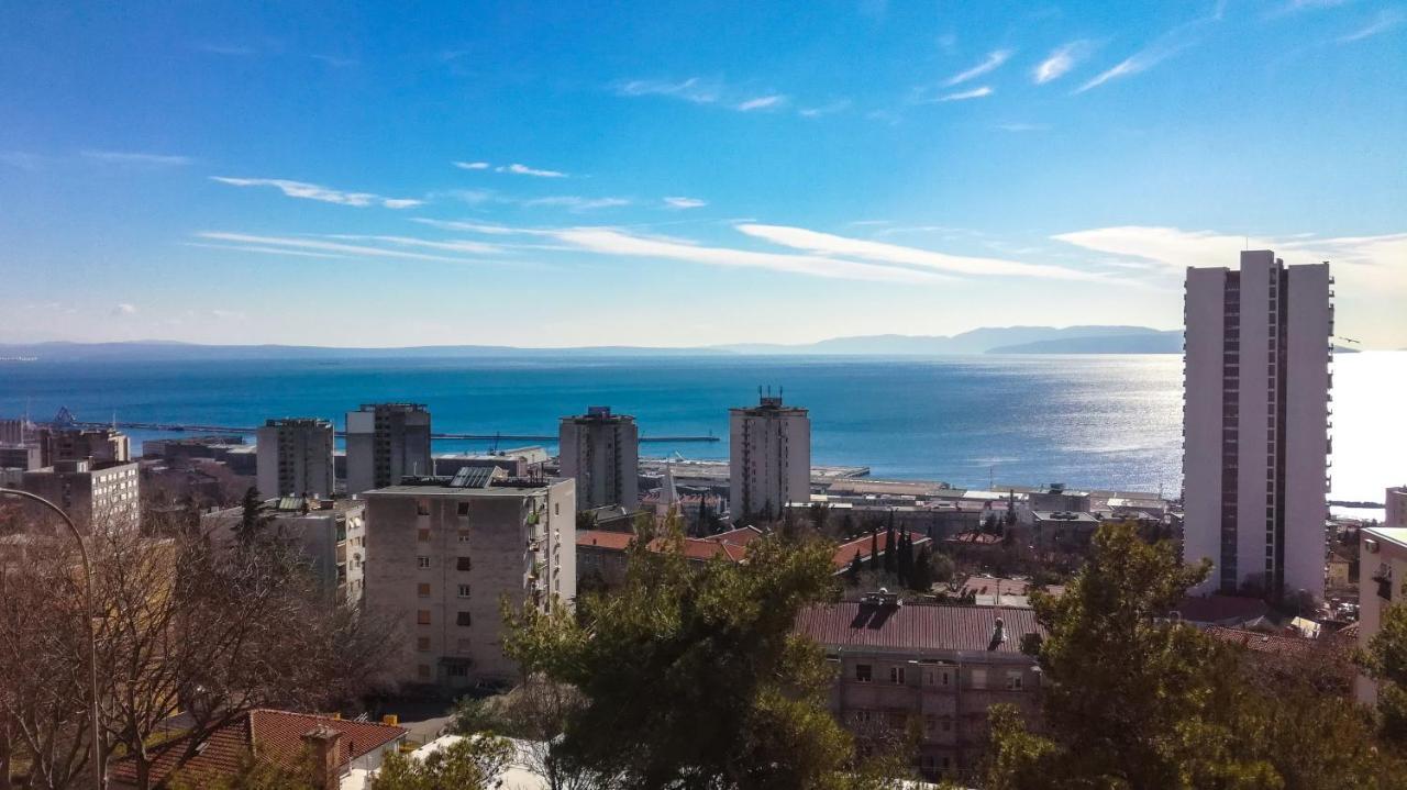 Sea And Mountain Apartment Rijeka Exterior photo